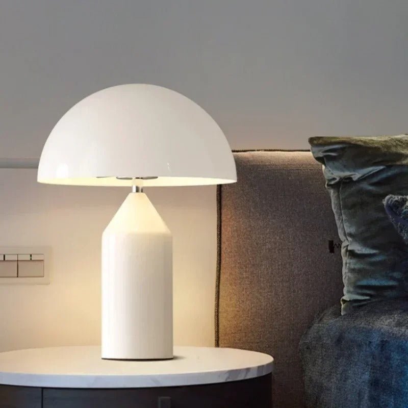 NEBULA Bordslampa i Metall – modern inredning från Lumi Home
