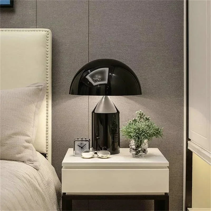 NEBULA Bordslampa i Metall – modern inredning från Lumi Home