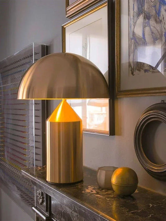 NEBULA Bordslampa i Metall – modern inredning från Lumi Home