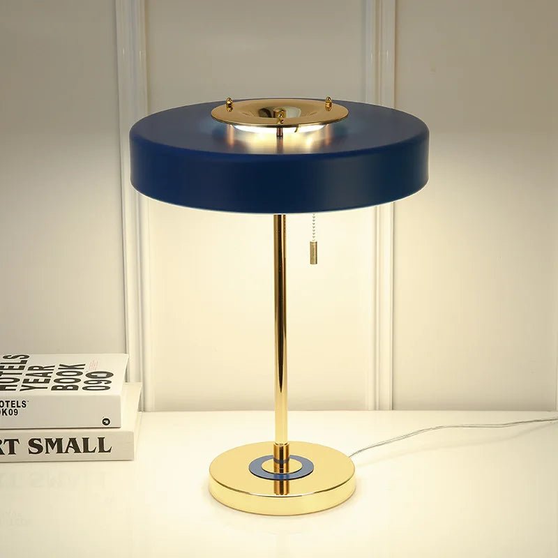 ORBIT Bordslampa i Mässing – modern inredning från Lumi Home