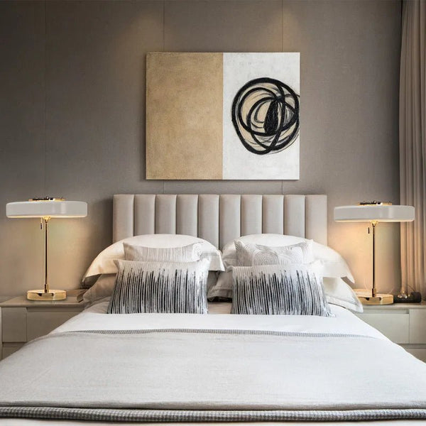 ORBIT Bordslampa i Mässing – modern inredning från Lumi Home